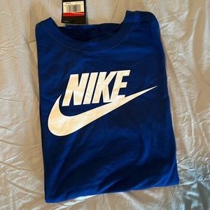NWT Mens Nike T-shirt
